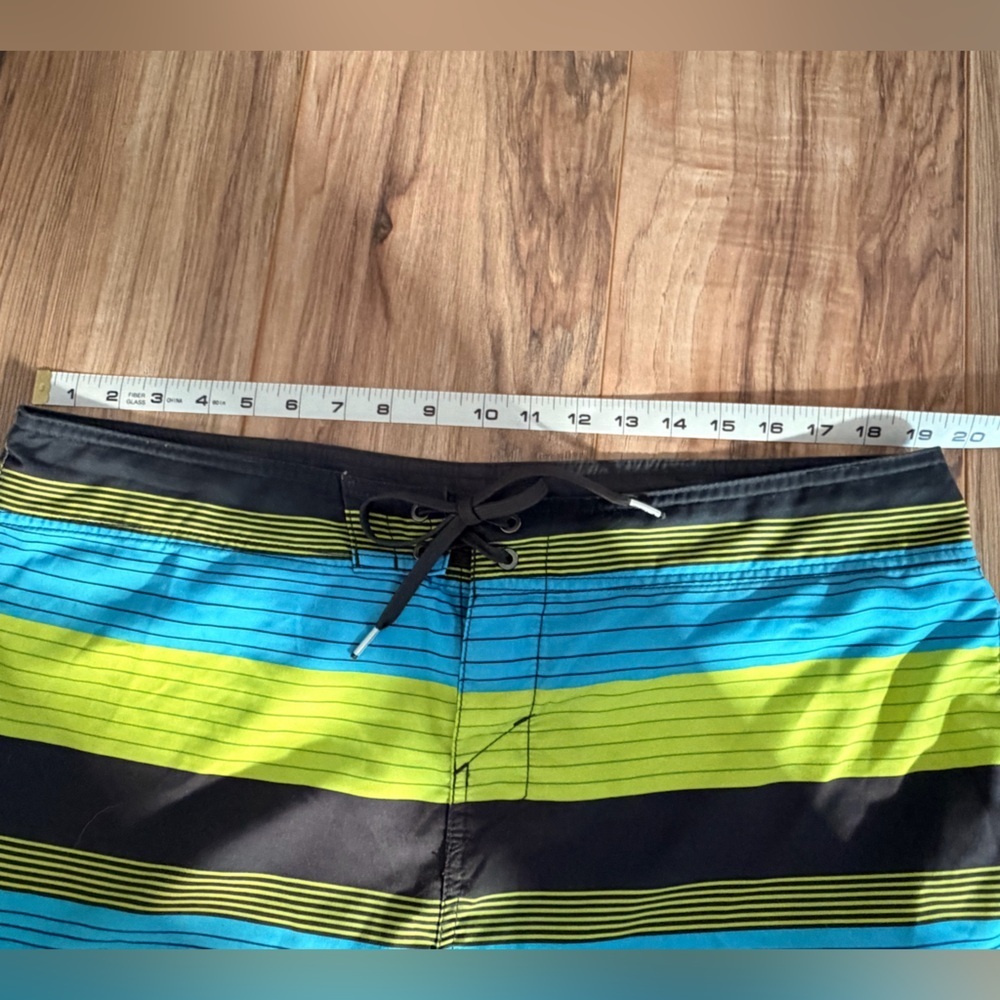 O'Neill Men's Blue and Green Striped Board Shorts Size 38 - Picture 8 of 9